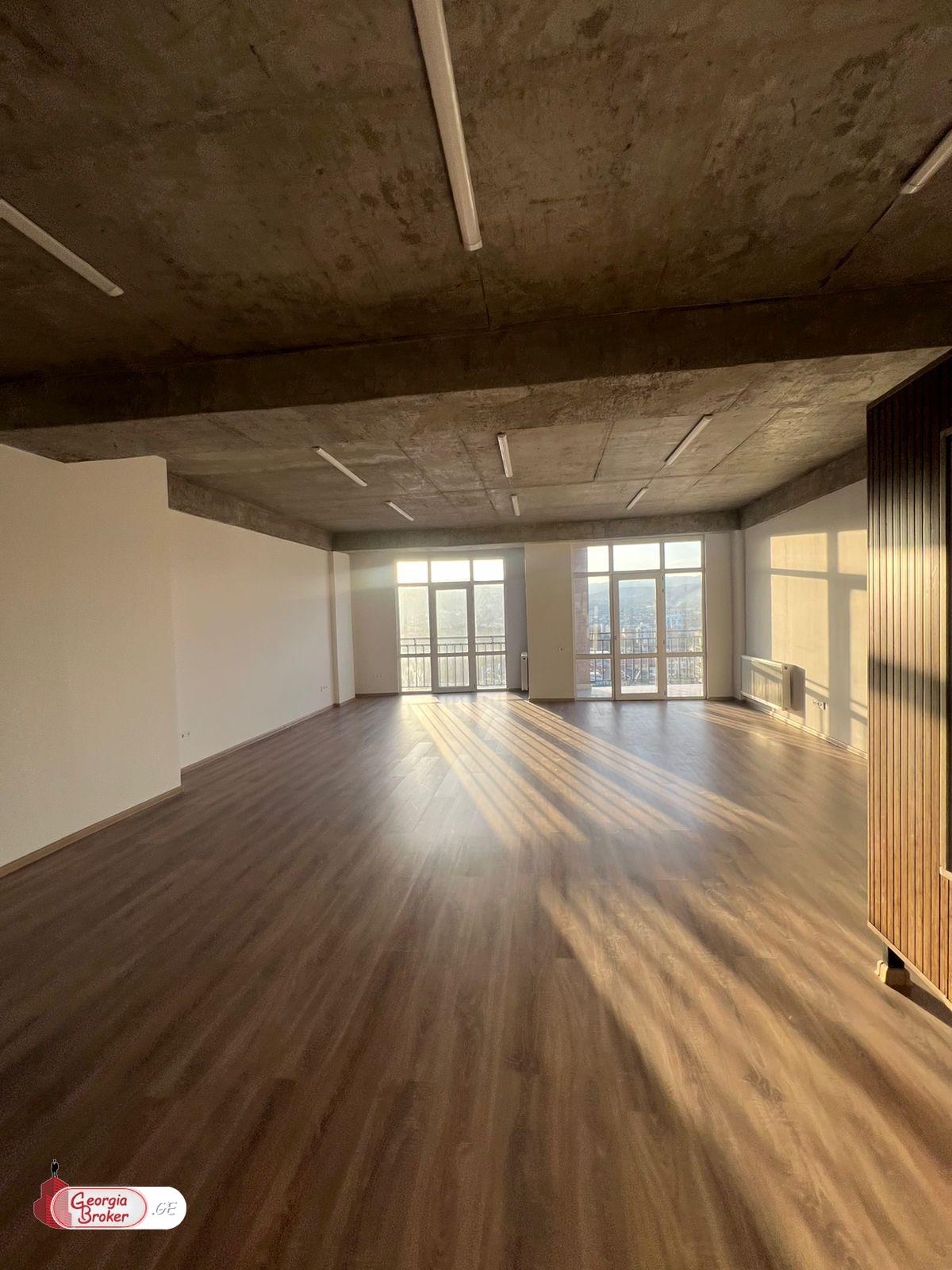 продается квартира с новым ремонтом 6-комнат